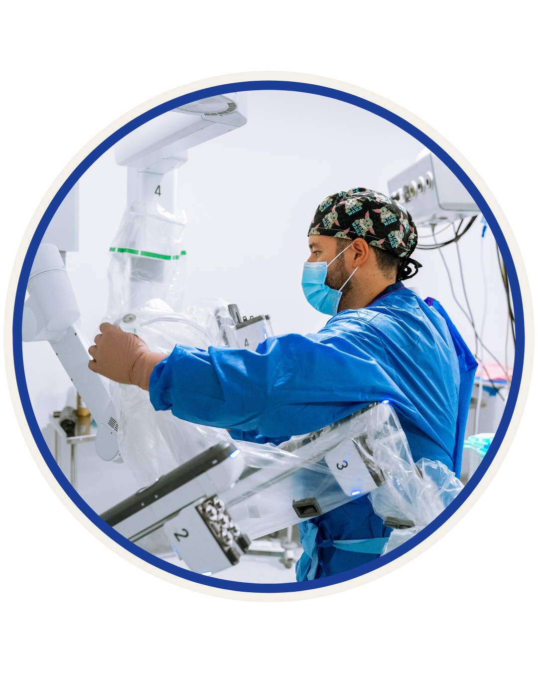 Médico con robot Da Vinci Xi